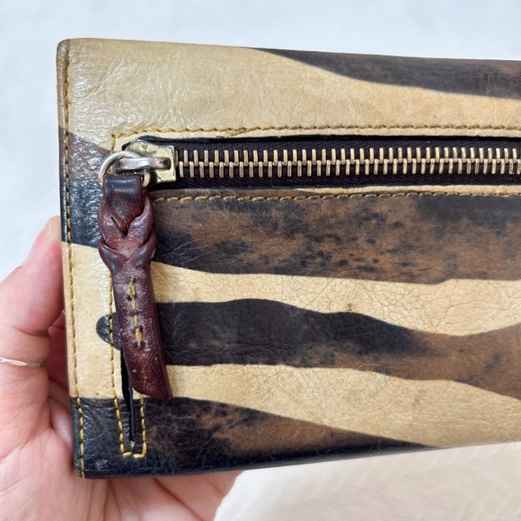 Dooney & Bourke Vintage Zebra Wallet - Picture 15 of 16